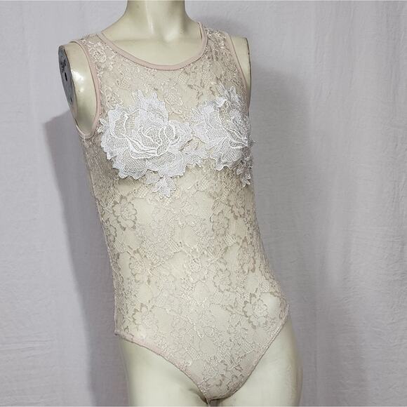 BLUSH BEIGE LACE BODYSUIT FLORAL APPLIQUE SHEER MESH SIZE SMALL - Picture 2 of 9